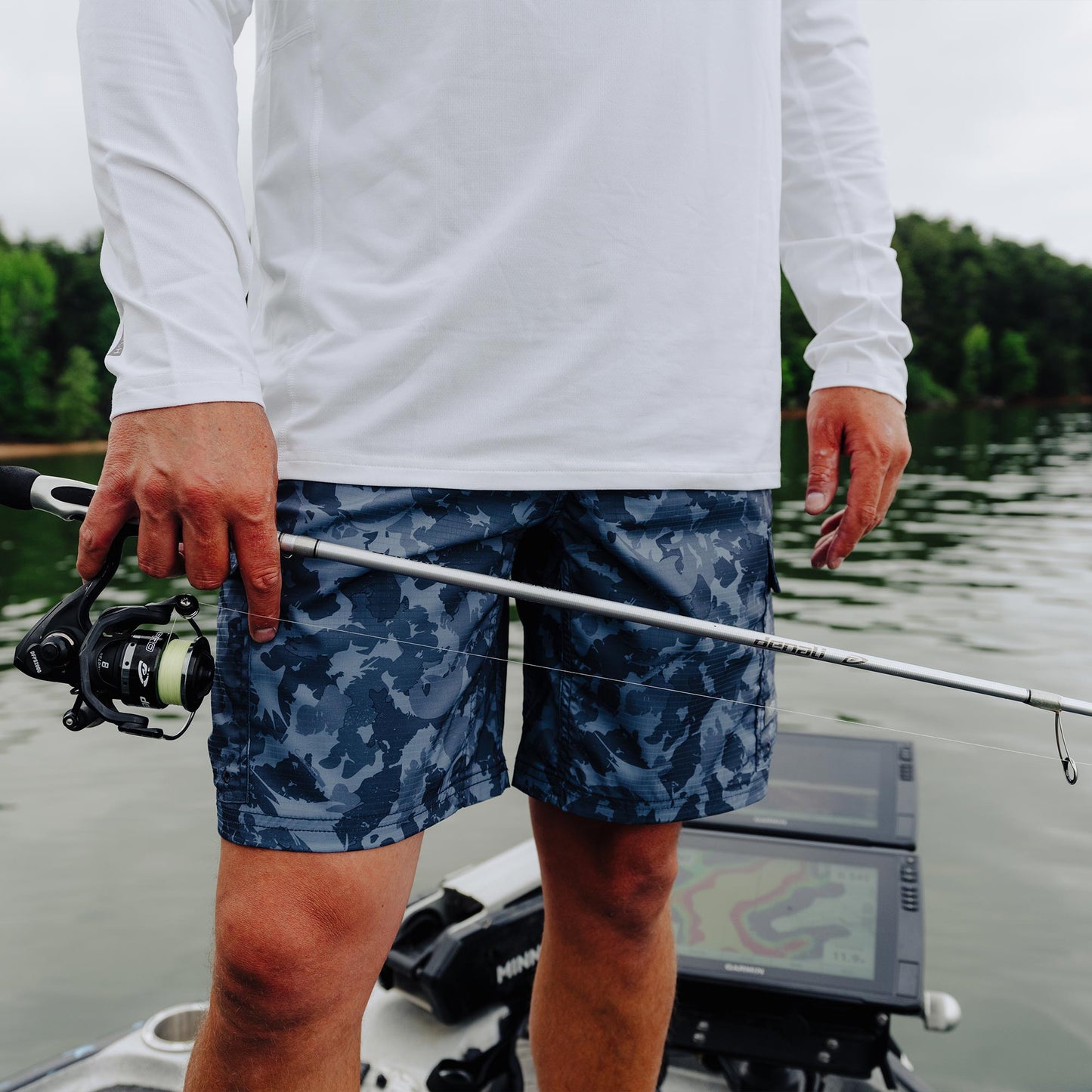 Mens Deckhand Camo Fishing Cargo Shorts - AFTCO