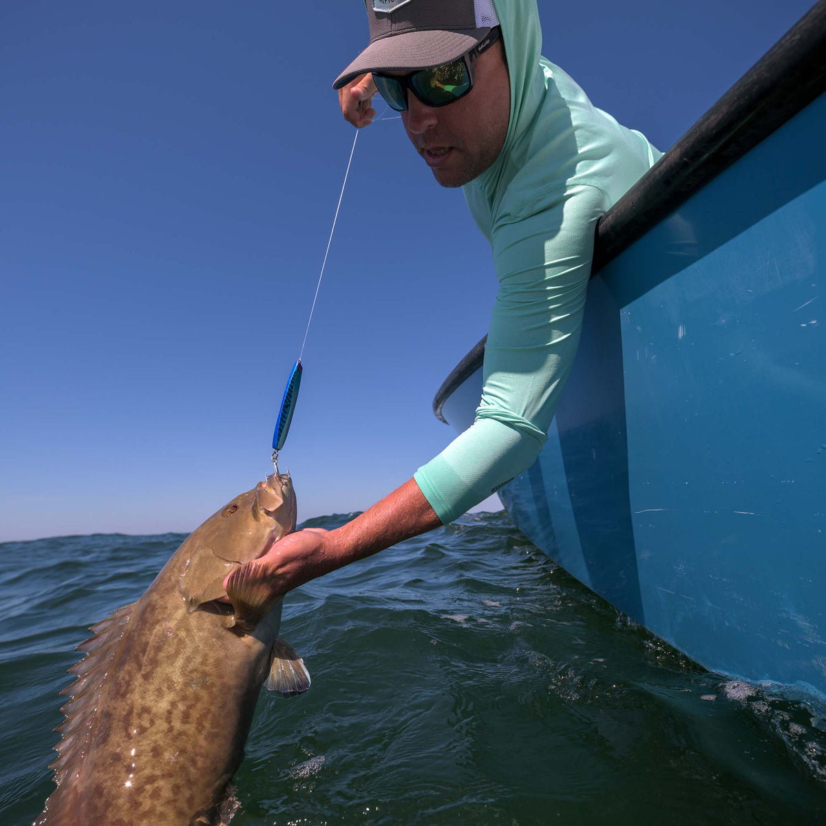 Tackle & Gear Blue Fever Hybrid - AFTCO