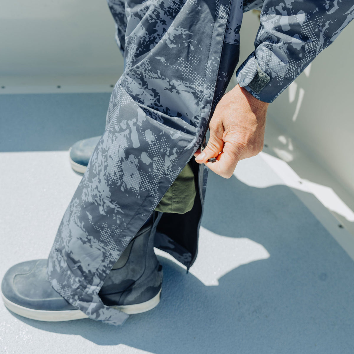 Mens Crossing Printed Camo Fishing Pants - AFTCO