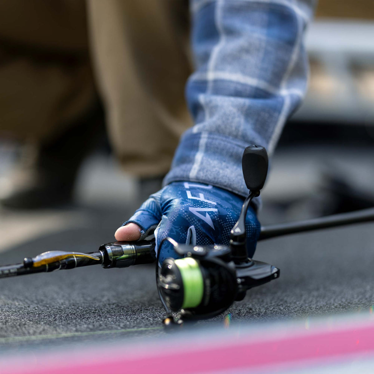 Tackle & Gear Solblok Fingerless Fishing Gloves - AFTCO