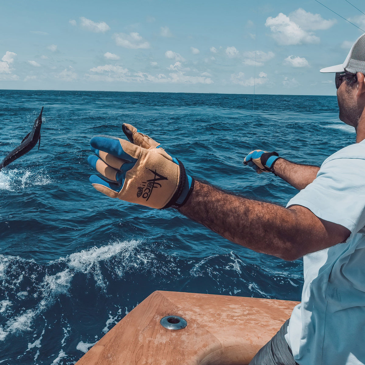 Tackle & Gear|Mens Wire Max Salt Water Fishing Glove - AFTCO